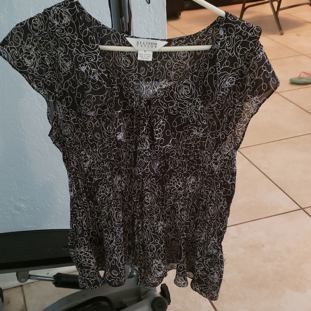 MOVING SALE! Allison Taylor brand junior's xl top